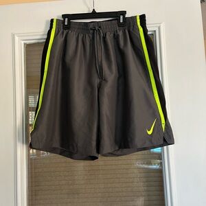 Men’s Nike Core 8” Volley 8 Swim Shorts with liner (large)
